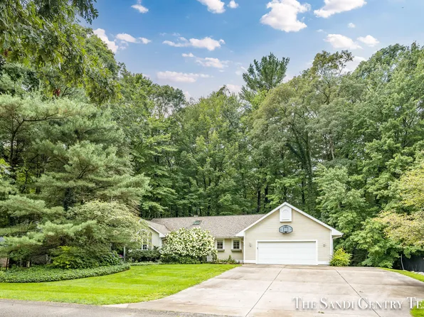 18995 Walden Dr, Spring Lake, MI 49456