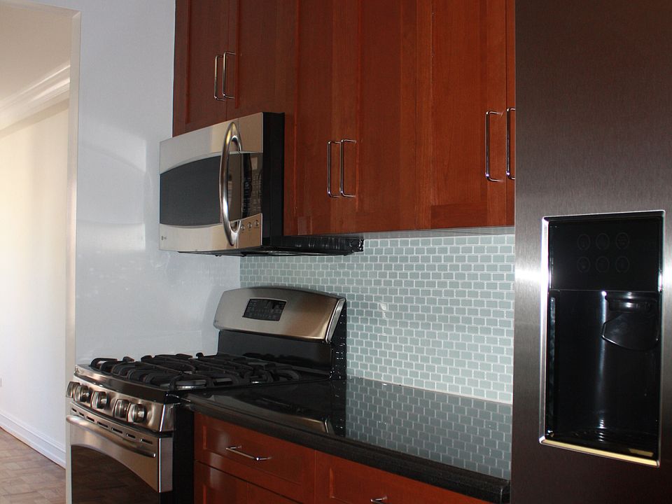 GOURMET KITCHEN