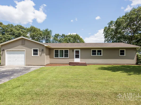 1871 S Oaklawn Dr, Saint Anne, IL 60964