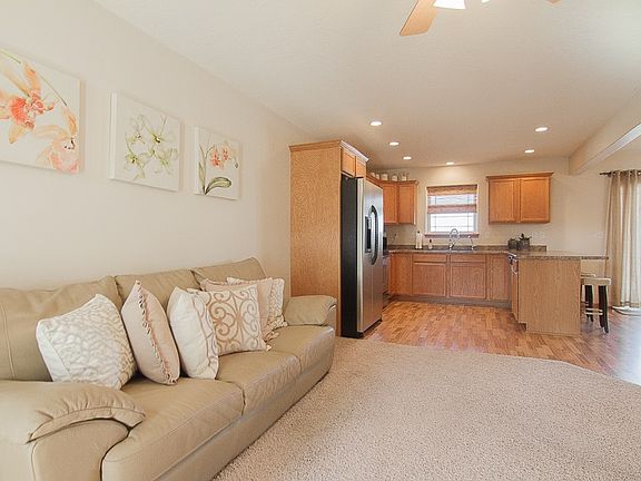 4th image of 215 Alydar Dr