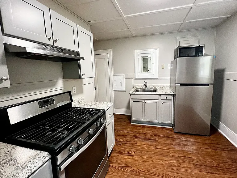 887 Woodbine Ave — Photo 2