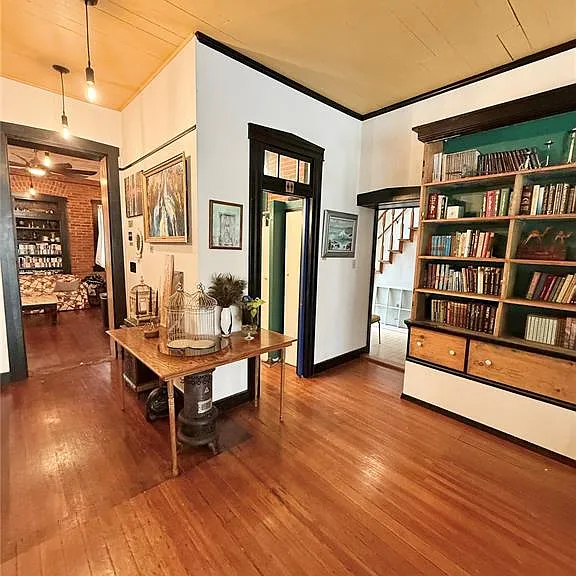 301 W Laurel St — Photo 9