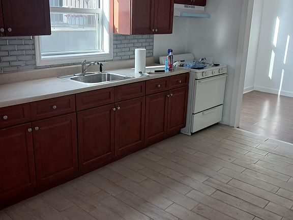 3rd image of 116 Franklin St #1
