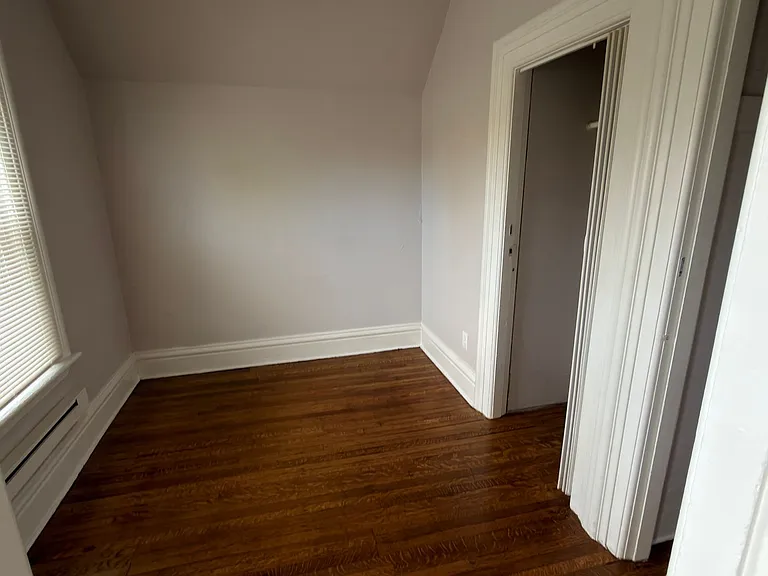 196 N Goodman St — Photo 8