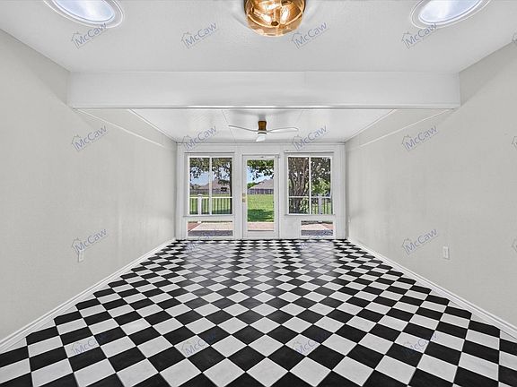 5th image of 3505 Larkin Ln