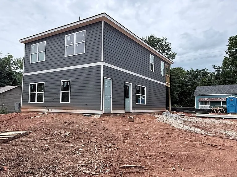 815 Whitehall Rd — Photo 3