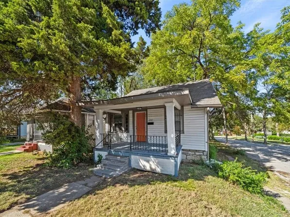 2242 E Gregory Blvd, Kansas City, MO 64132