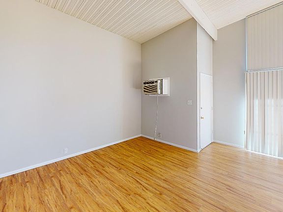 4th image of 1633 Amberwood Dr APT 34