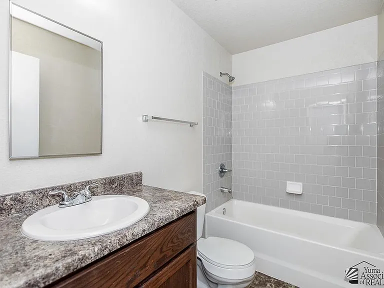 1287 S Fresno Ave — Photo 10