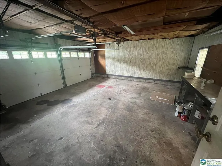 2401 Lawnherst Ave — Photo 30