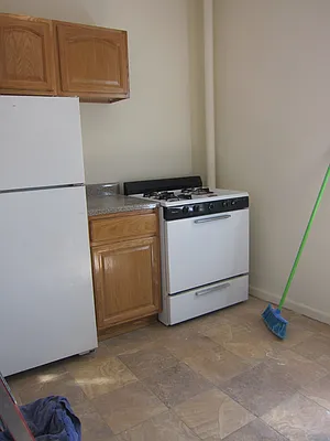 Rented by Realty 2000 Corp | media 5