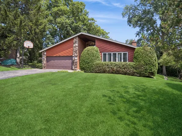 583 Warbler Ct, Highland Park, IL 60035