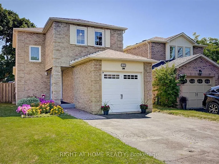 121 Radford Dr — Photo 2