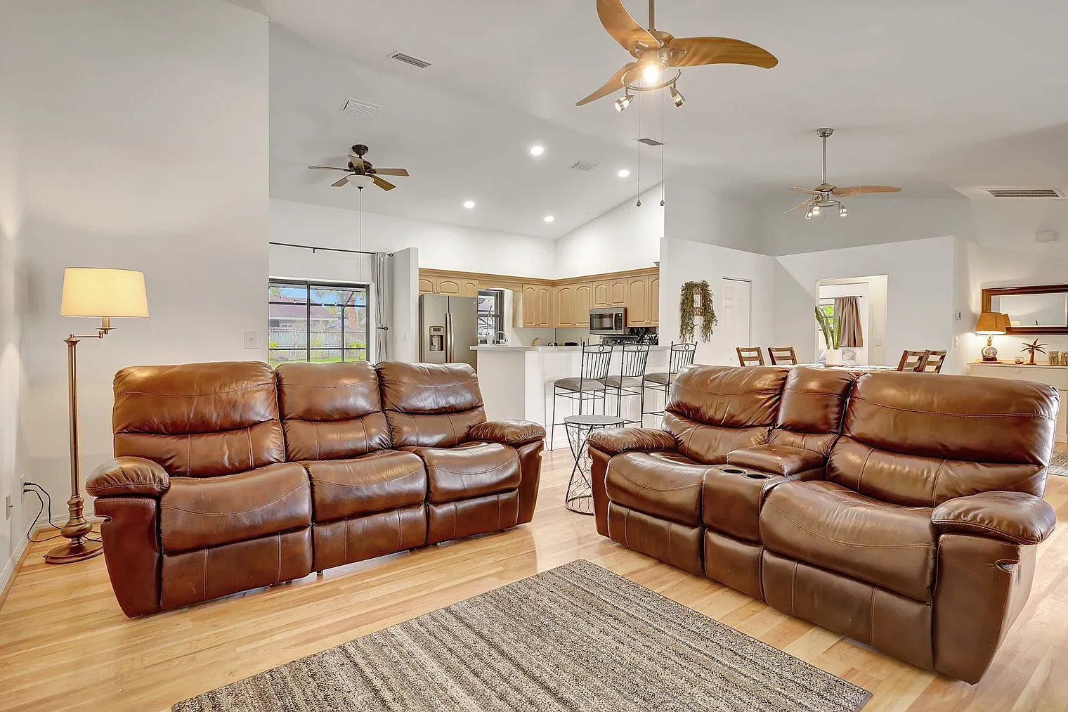 3 bed, 2.0 bath, 1646 sqft, $5,582 — Photo 1