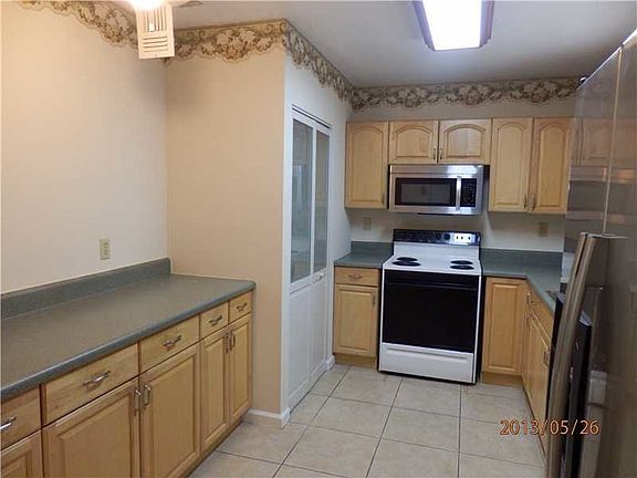 5th image of 10960 NW 28th St