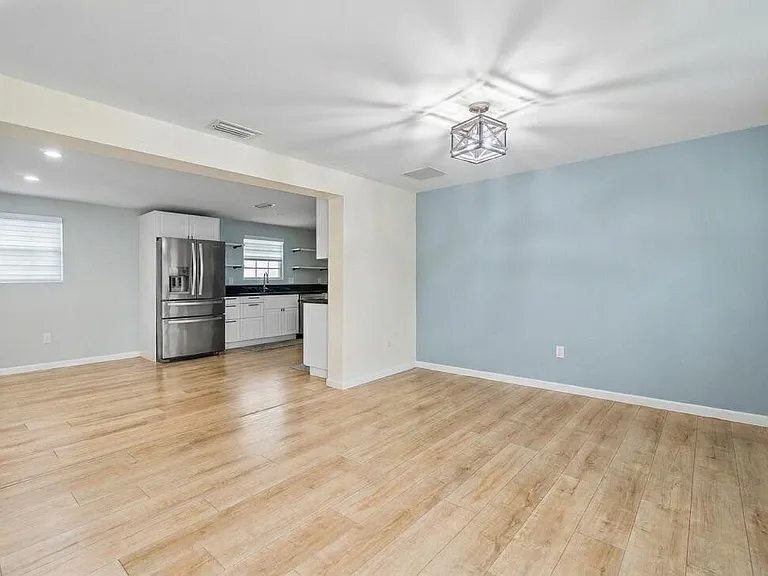 353 E Lakewood Rd — Photo 7