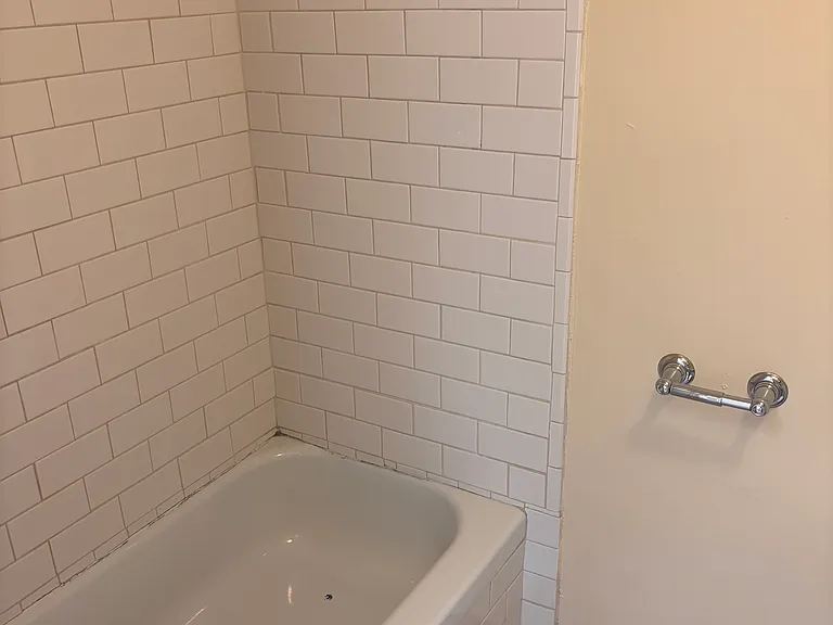 556 10th St #3 — Photo 9