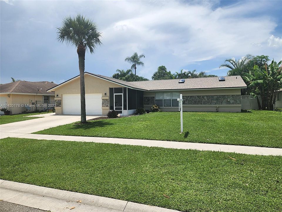 2nd image of 105 Mimosa St