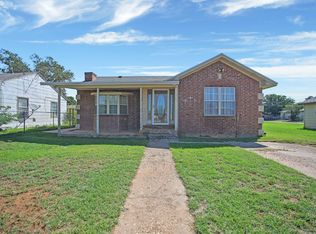 906 N 3rd St, Brownfield, TX 79316