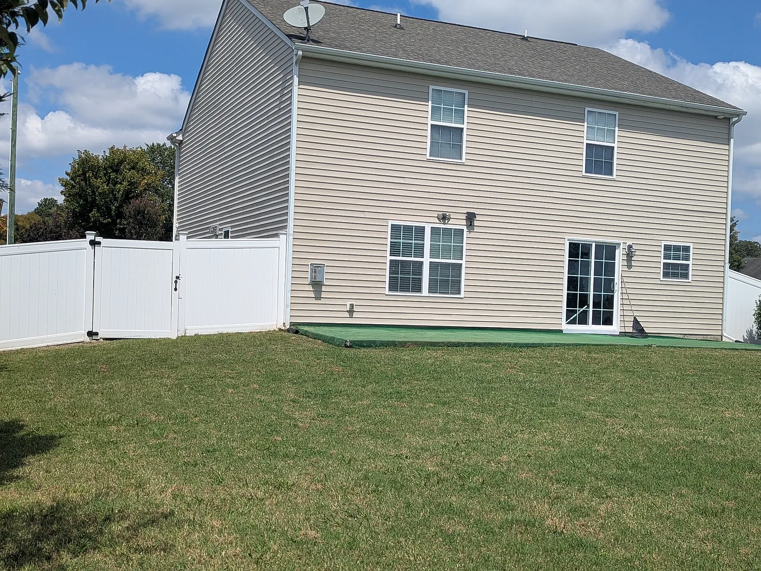 3 bed, 2231 sqft, $2,100 — Photo 3
