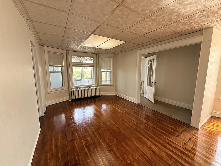 831 W 3rd St — Photo 2