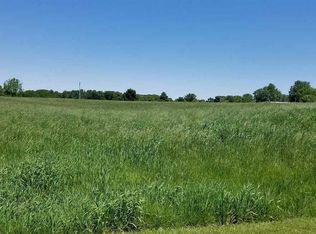 121 Oak Grove Cir, Dahinda, IL 61428