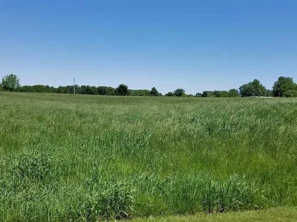 121 Oak Grove Cir, Dahinda, IL 61428