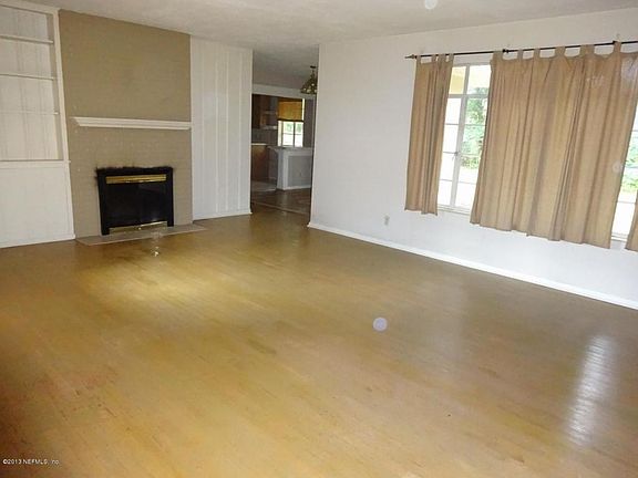 2nd image of 207 Janelle Ln
