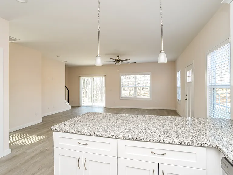 608 E Texas Ave — Photo 7