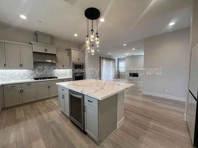 2996 Minaret Way — Photo 8