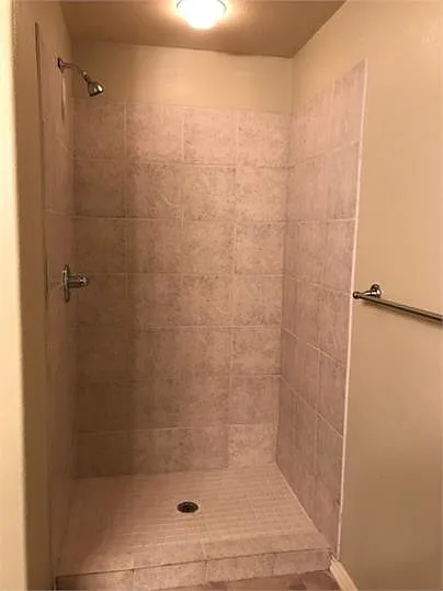 824 Oakwood Ct — Photo 14