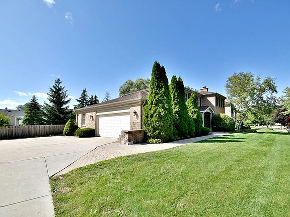 2nd image of 3900 Bordeaux Dr