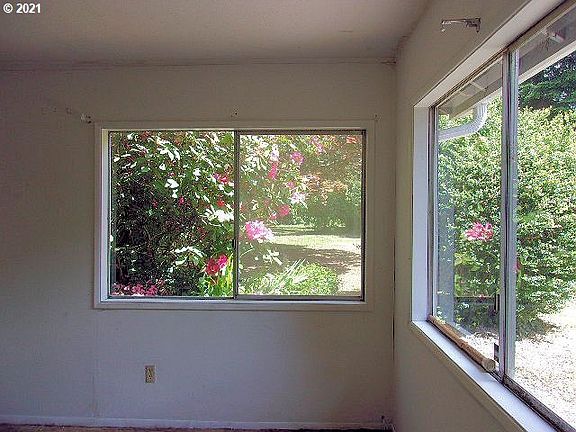 5th image of 336 N Sylvan Pl