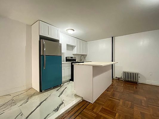 4th image of 182 Vernon Ave #1R