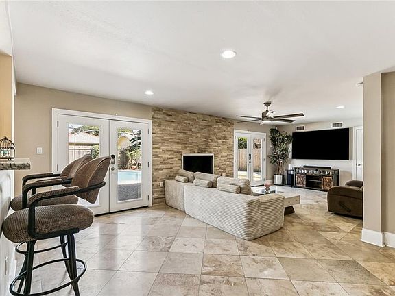 5th image of 4405 Burke Dr