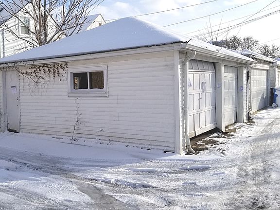 3rd image of 3148 N Christiana Ave