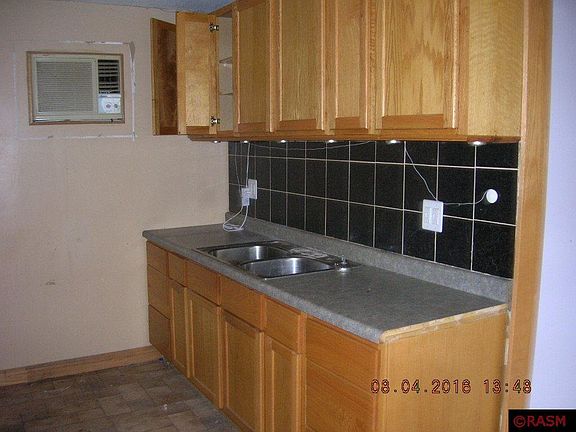 4th image of 209 N Market St