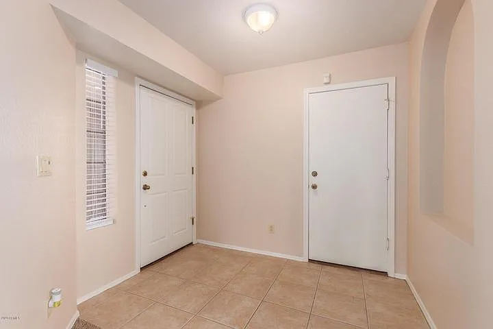 1326 W Clear Spring Dr — Photo 4