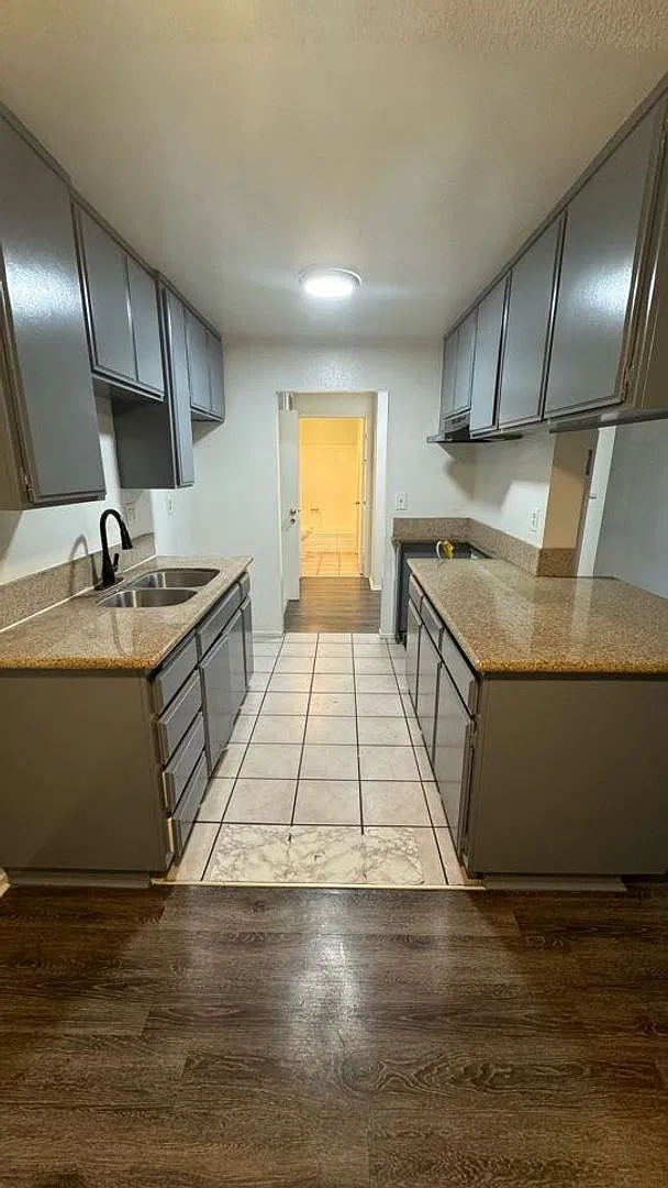 1160 Pacific Ave — Photo 4