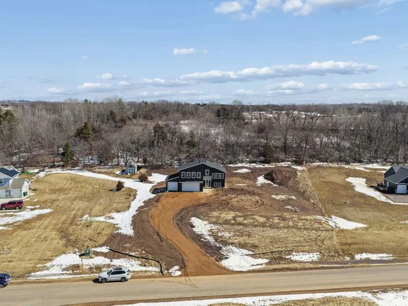 739 Magoo Rd, Hudson, WI 54016