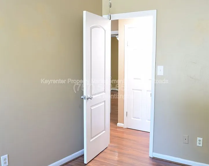 826 Maywood Cir — Photo 14