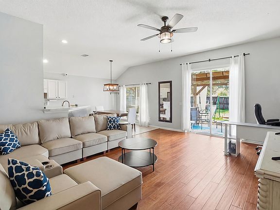 3rd image of 204 Gallicia Ave