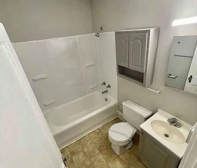 261 Lyndhurst Pl #202 — Photo 16
