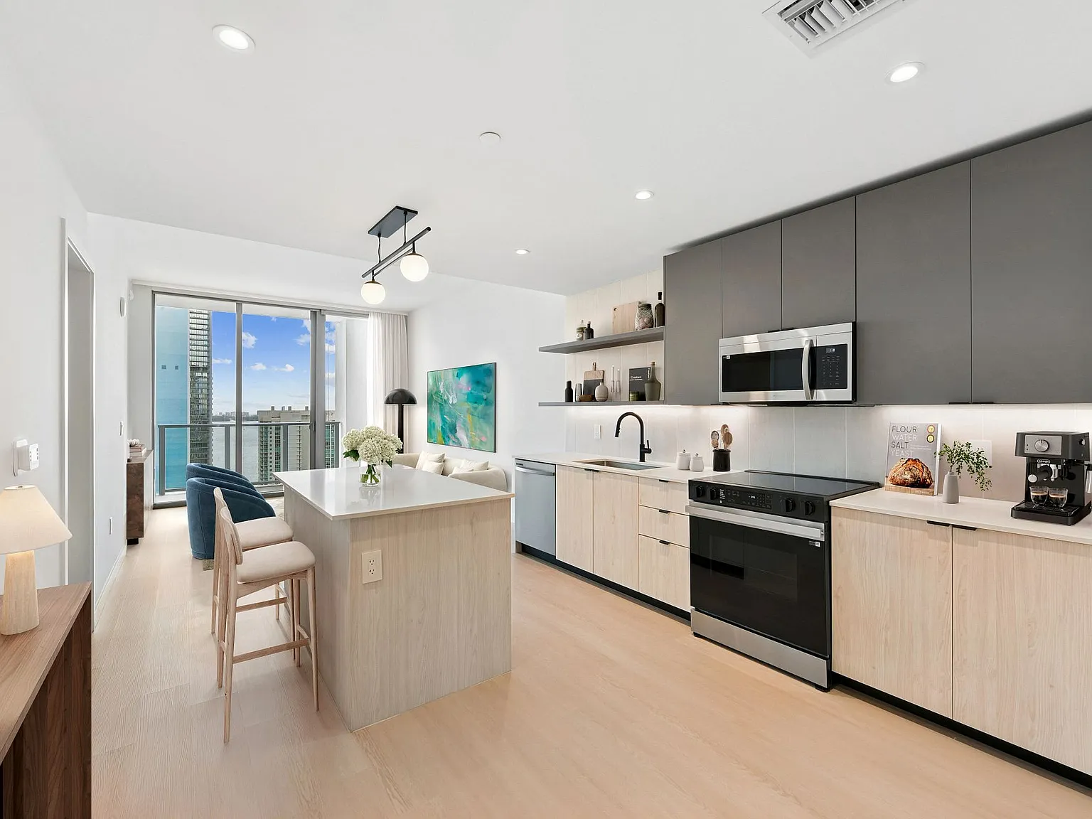 Neo Edgewater — Photo 2