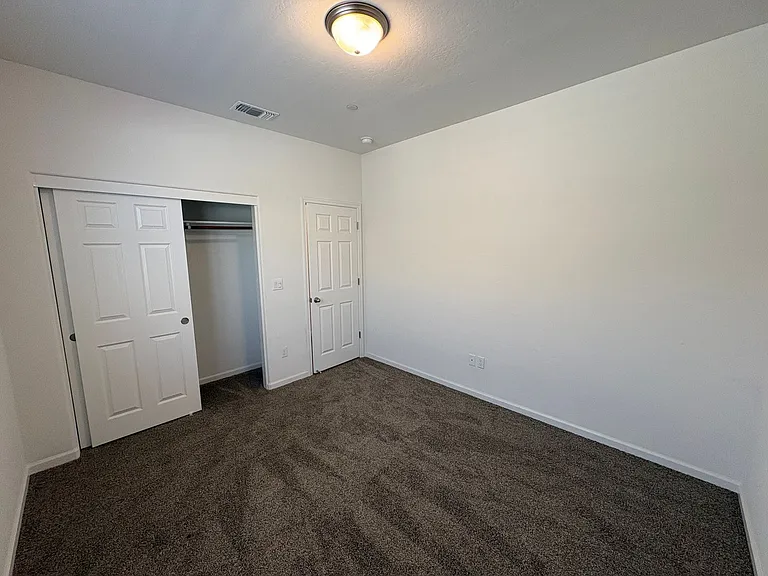 1620 W Porter Ave — Photo 4