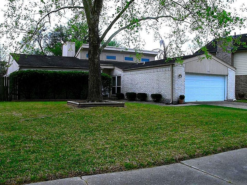 1st image of 15403 Linkshire Dr