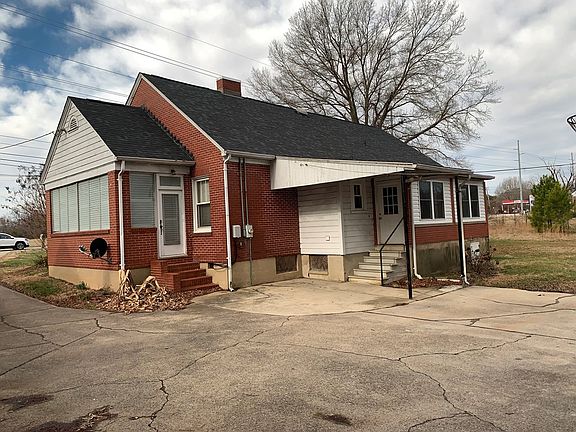 2nd image of 2900 Franklin Tpke