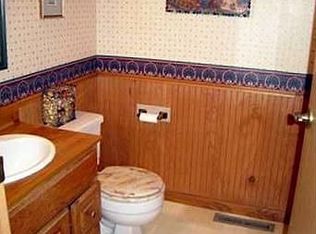 2 Cedar Cir, Rohnert Park, CA 94928