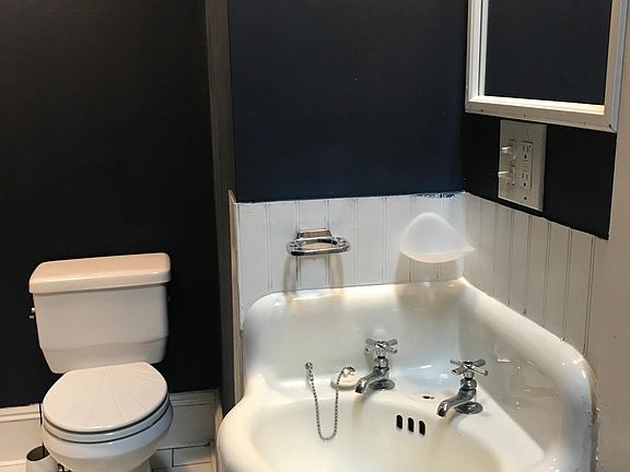 Guest or master bathroom