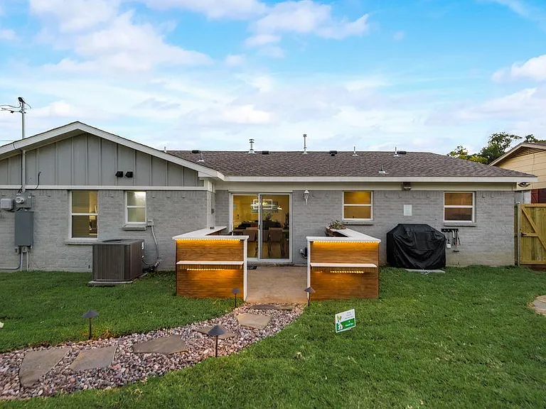 1203 Andrews St — Photo 24